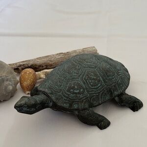 Elegant Green Turtle Sculpture